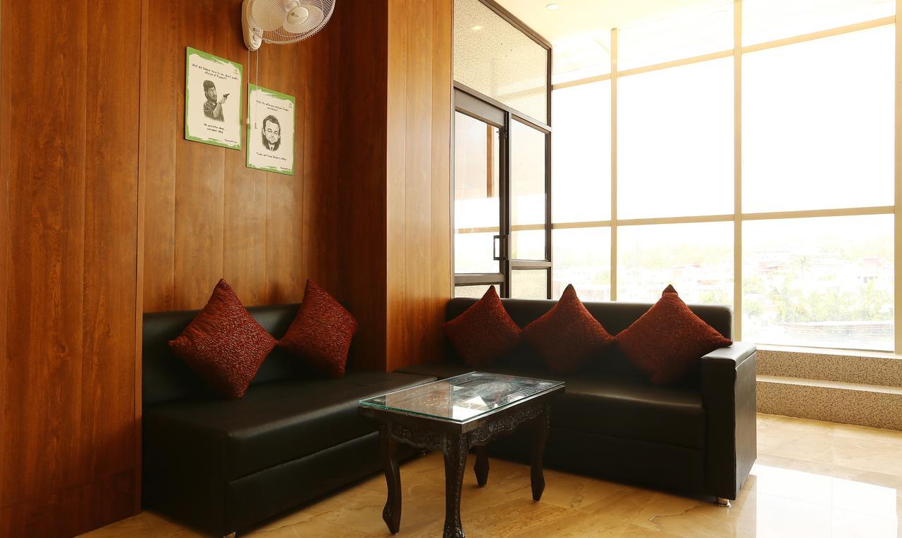 Treebo Blessing Bells Hotell Dehradun Exteriör bild