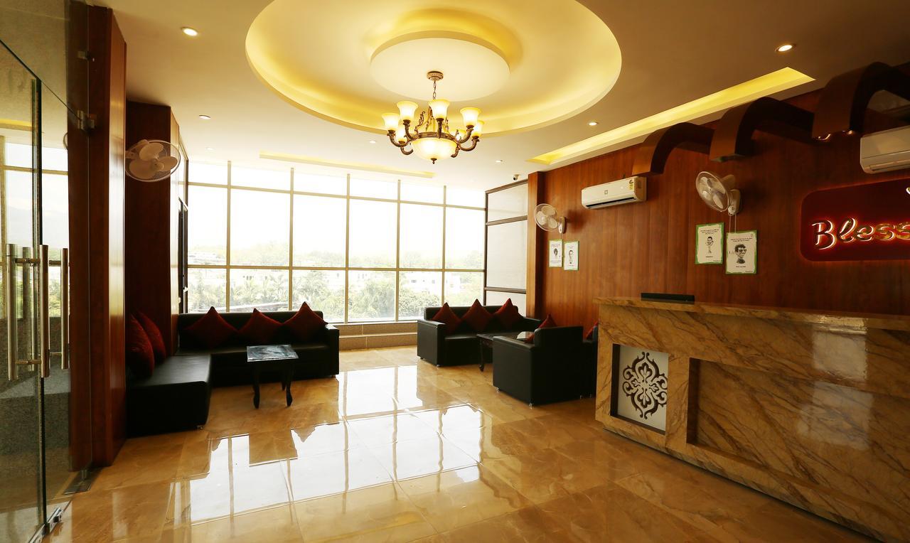 Treebo Blessing Bells Hotell Dehradun Exteriör bild