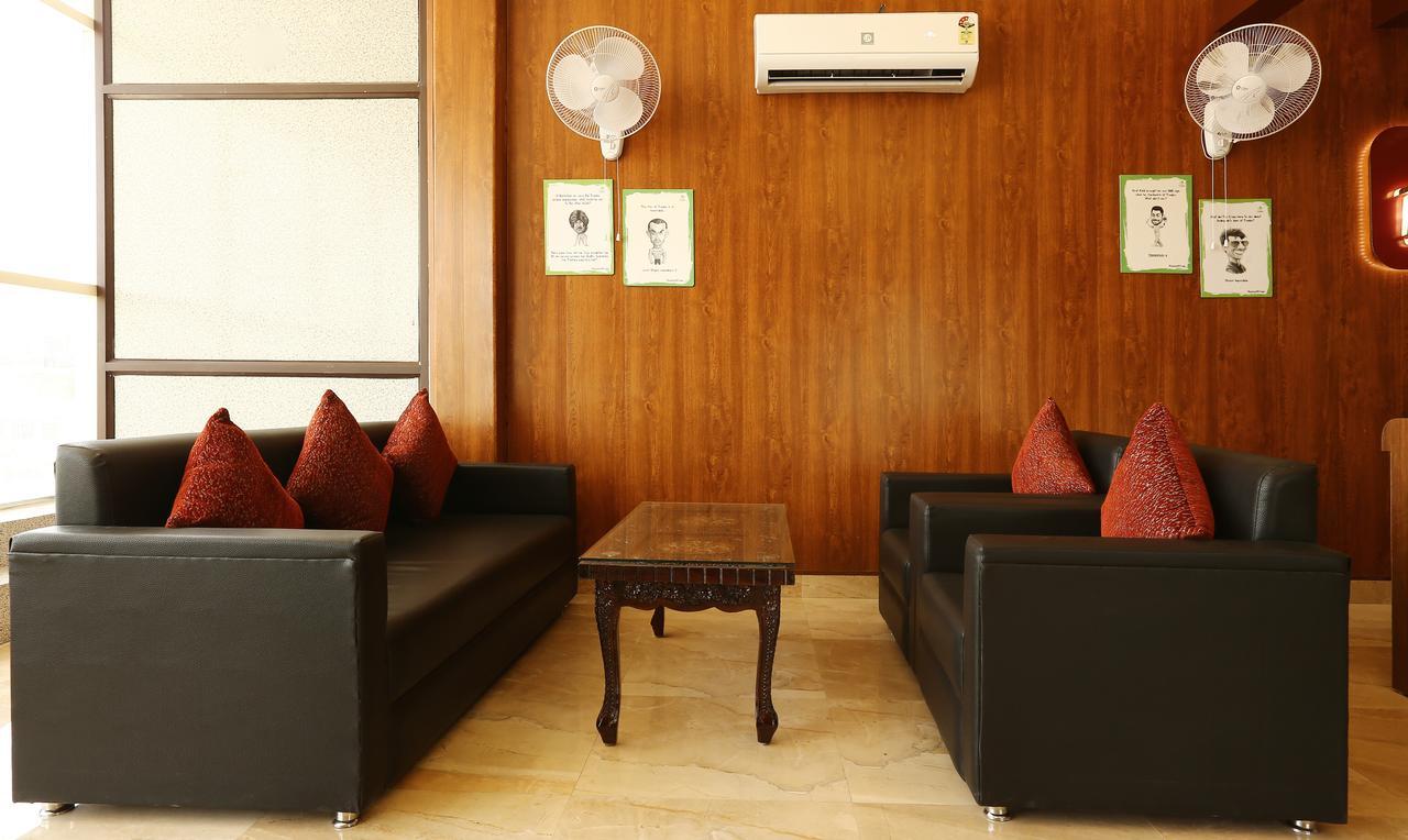 Treebo Blessing Bells Hotell Dehradun Exteriör bild