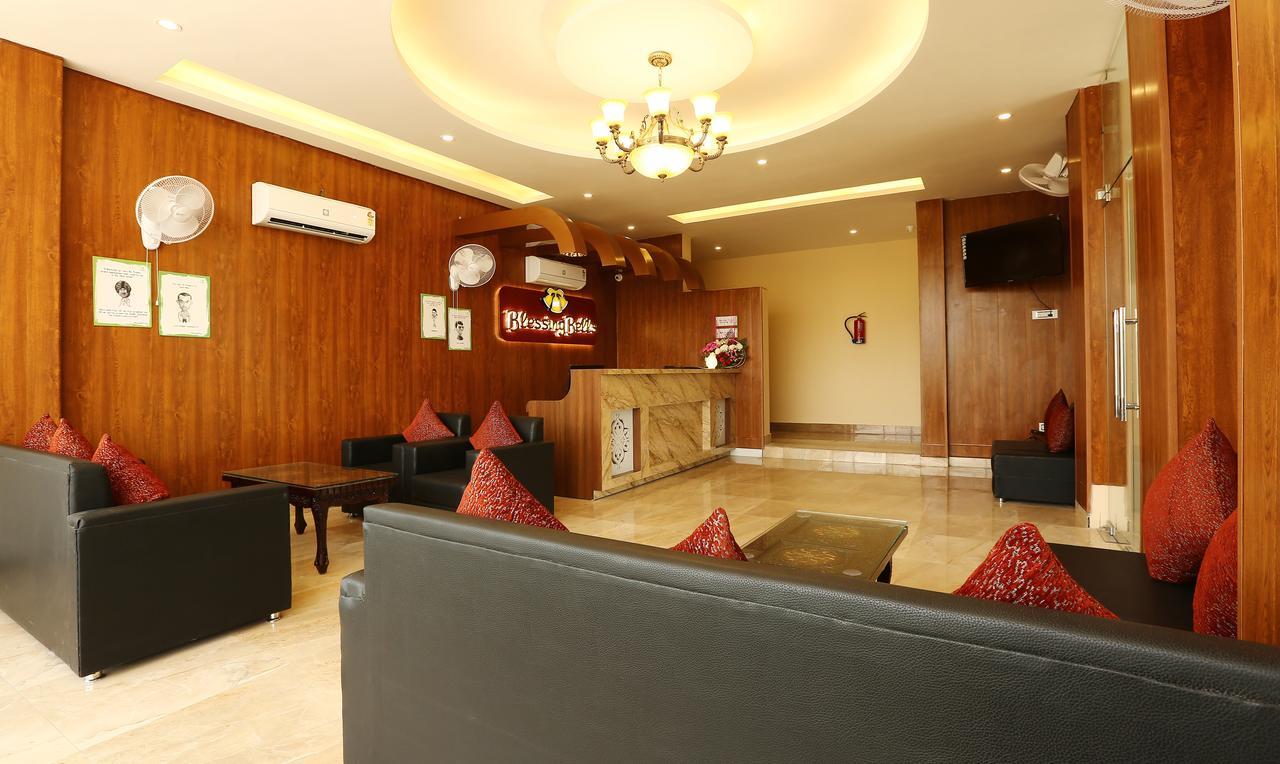 Treebo Blessing Bells Hotell Dehradun Exteriör bild