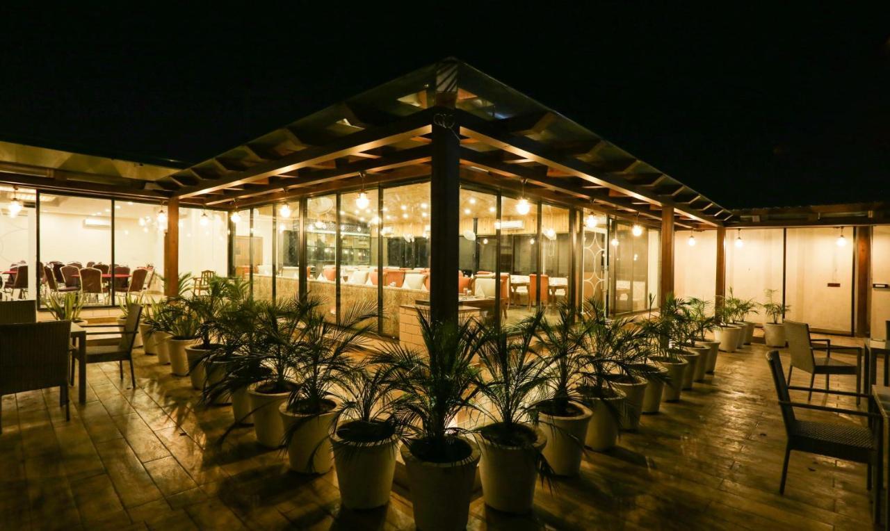 Treebo Blessing Bells Hotell Dehradun Exteriör bild