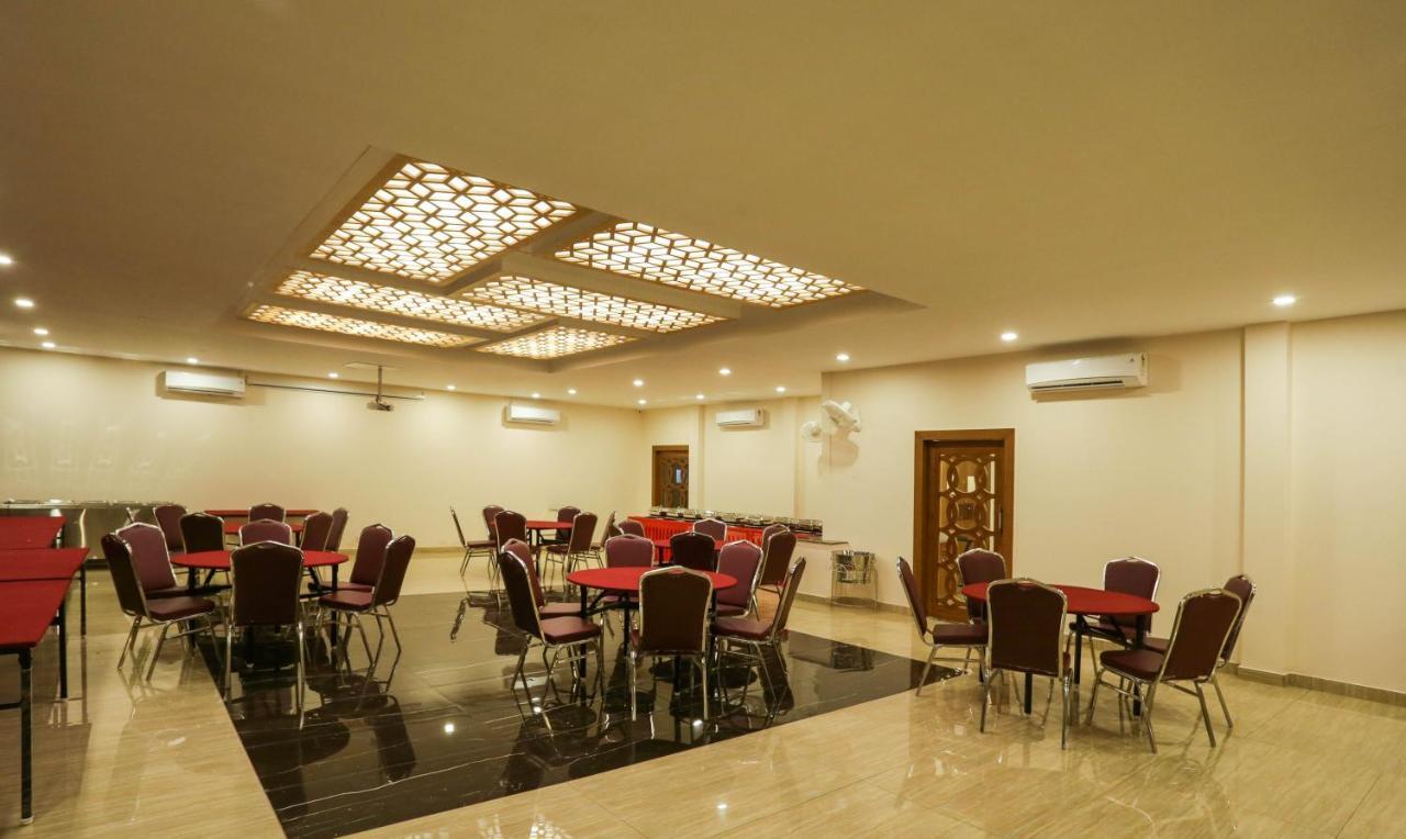 Treebo Blessing Bells Hotell Dehradun Exteriör bild