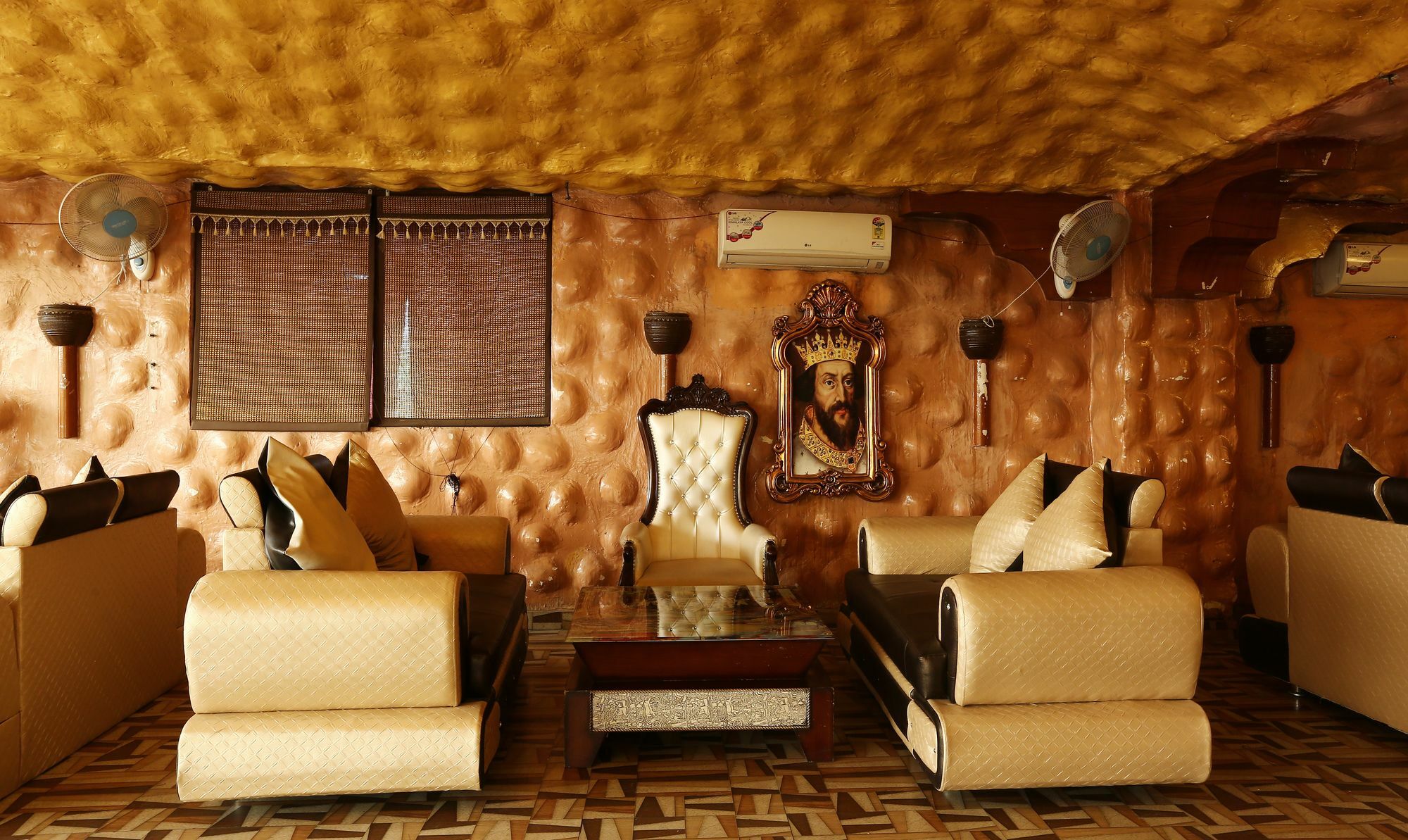 Treebo Blessing Bells Hotell Dehradun Exteriör bild